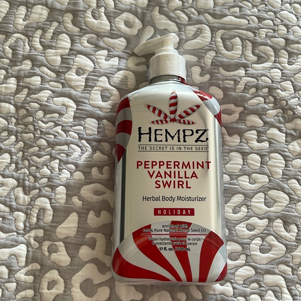 Hempz herbal Moisturizer peppermint vanilla swirl 17oz pump top Lotion